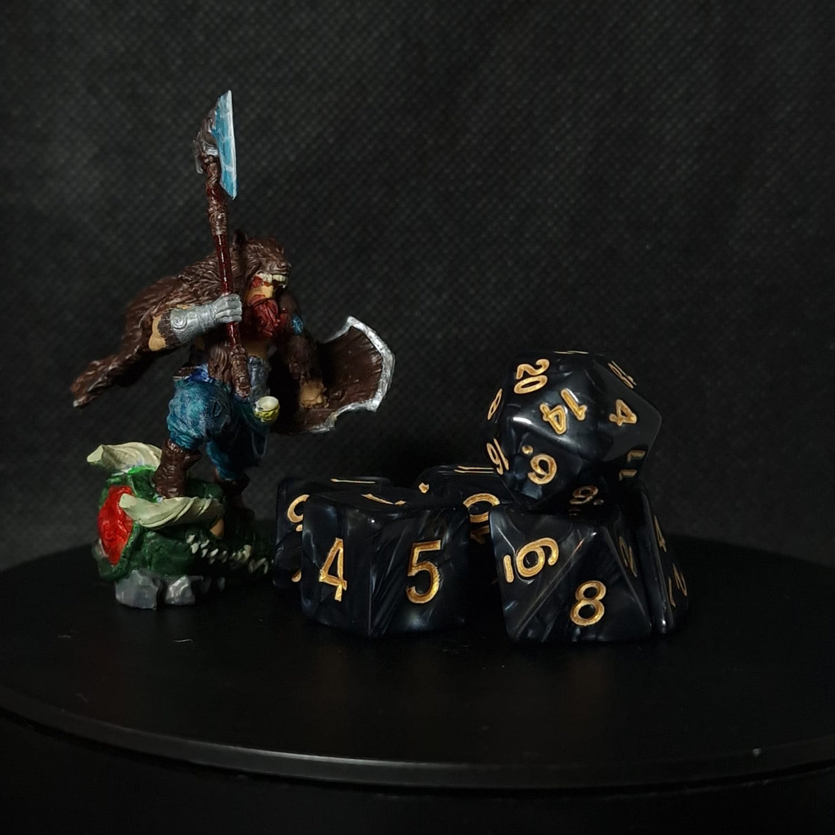 D&D dices black and gold