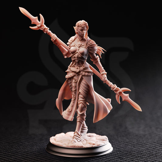 Ninera Glynvari - Blade of the Crescent Moon // D&D Miniature