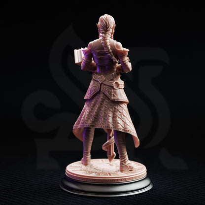 Proctor Synthelia - Sentinel of the University // D&D Miniature